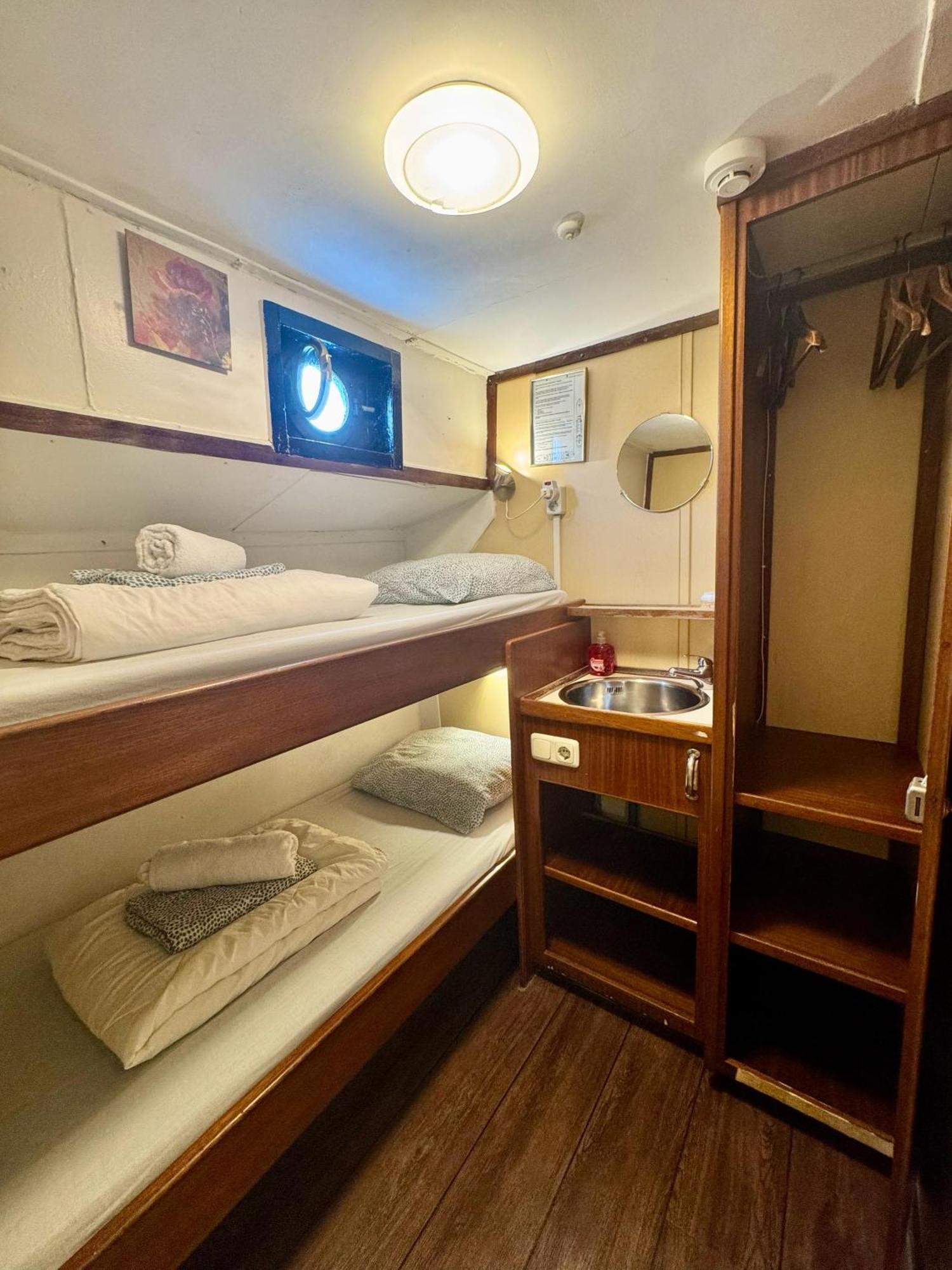 Passengership Avanti Hotel en barco